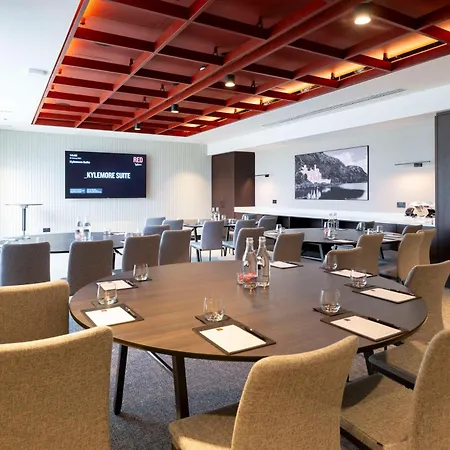 فندق Radisson Red