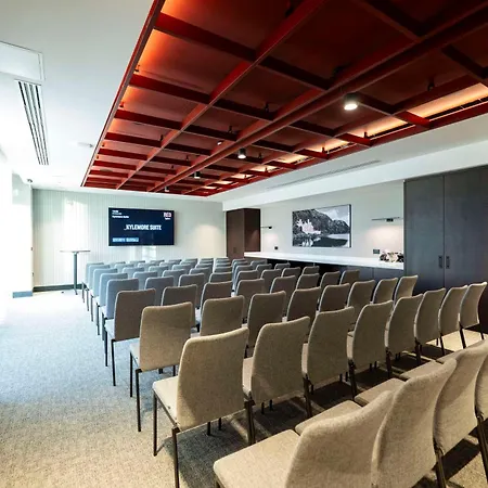 Radisson Red غالواي