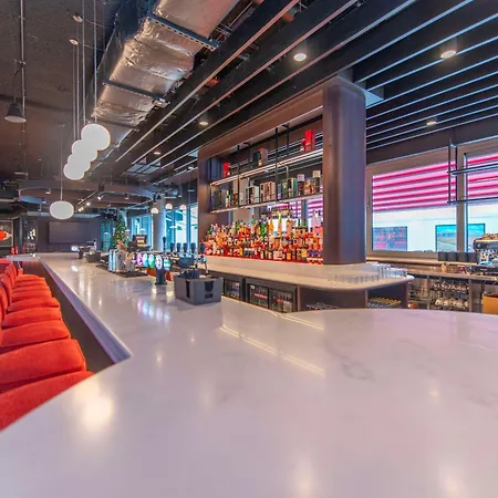 فندق Radisson Red 4*