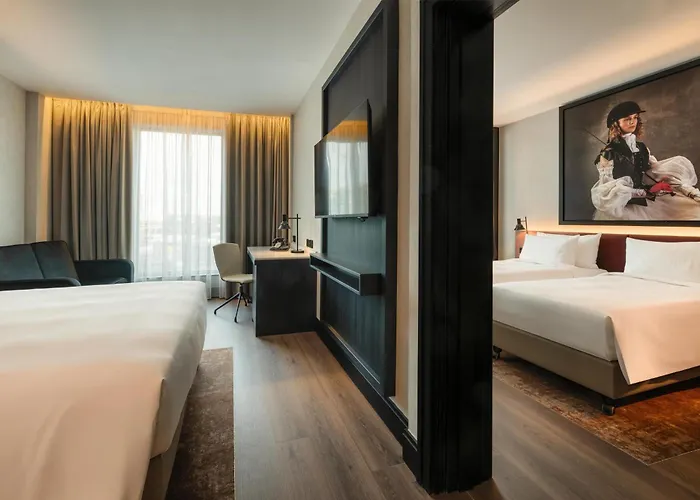 מלון Radisson Red