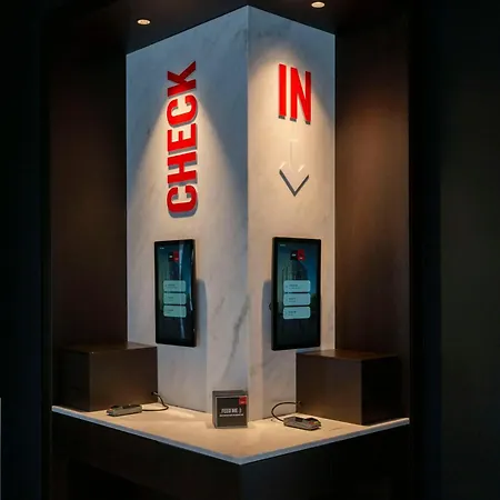 Radisson Red 호텔