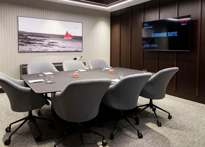 מלון Radisson Red