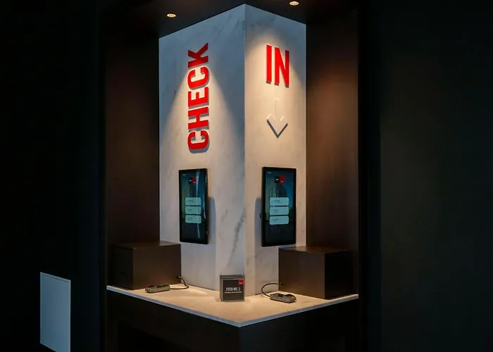 Radisson Red מלון