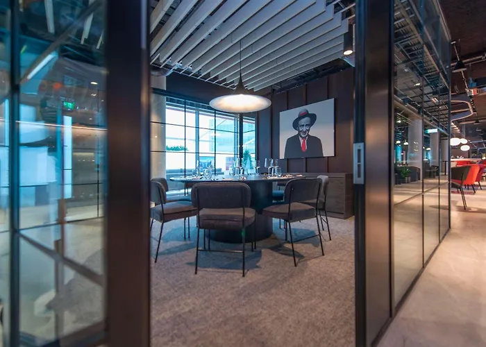 מלון Radisson Red גלוואיי