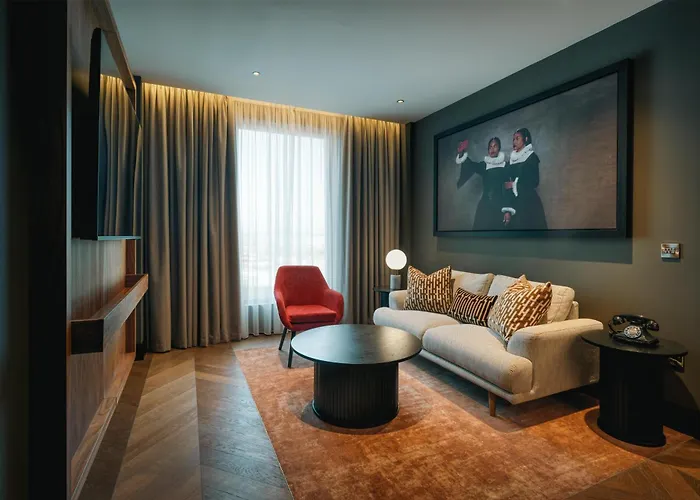 Отель Radisson Red