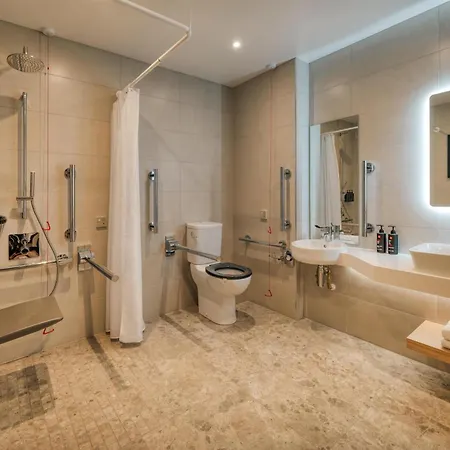 Hotel Radisson Red 4*